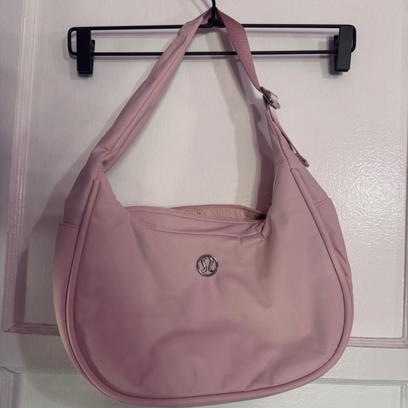 patagonia black hole 40l navy Patagonia Black Hole Duffel 40L Review: Inside the XL Weekender